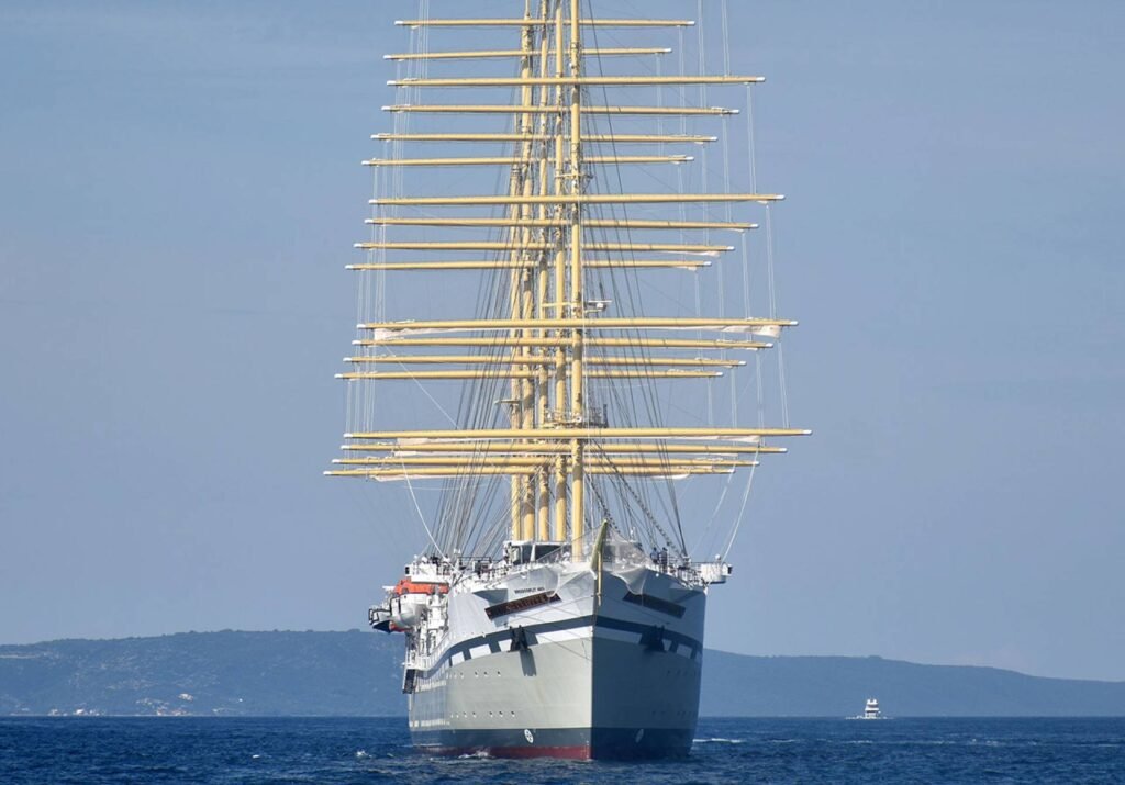 World's Biggest & Largest Sailing Ship : Flying Clipper