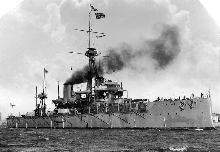 HMS Dreadnought sporting an inverted bow. The dreadnoughts of the Royal Navy utilized inverted bows until the 1920s.